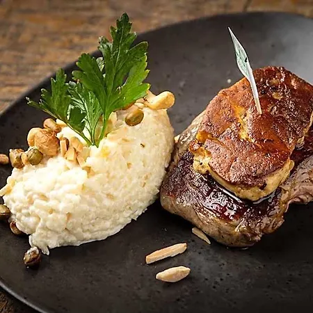 Hotel Hotel-restaurant Logis L'aubrac 3*